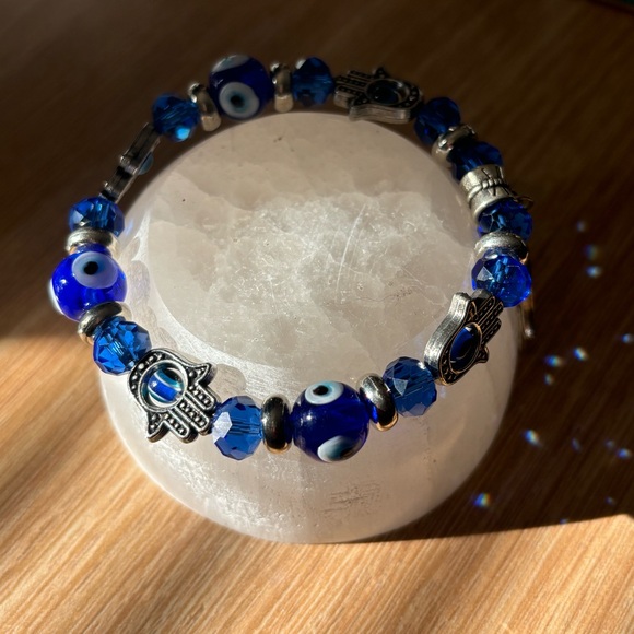 NEW Evil Eye Blue Beaded Stretch Bracelet With Silver Tone Hamsa Charm - Picture 3 of 5